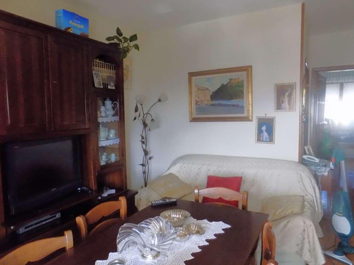 appartamento in vendita a Massa in zona Mirteto