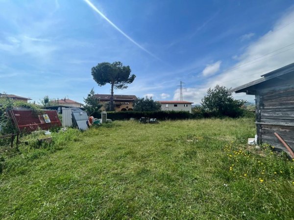 terreno agricolo in vendita a Massa in zona Marina di Massa