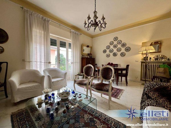 appartamento in vendita a Massa in zona Marina dei Ronchi