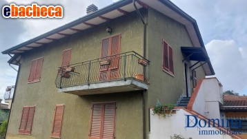 casa indipendente in vendita a Massa