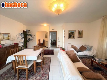 casa indipendente in vendita a Massa in zona Marina di Massa