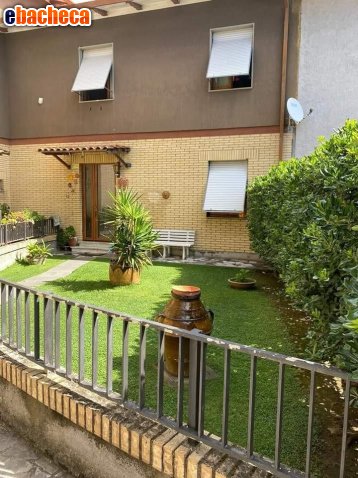 casa indipendente in vendita a Massa