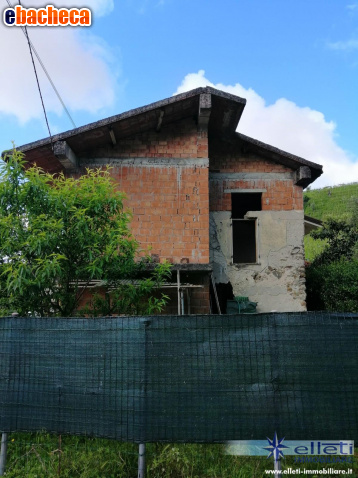 casa indipendente in vendita a Massa in zona Mirteto