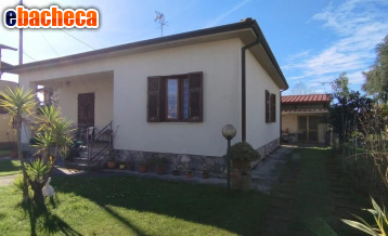 appartamento in vendita a Massa in zona Marina dei Ronchi