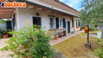 appartamento in vendita a Massa in zona Marina di Massa