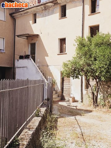 appartamento in vendita a Massa in zona Castagnola