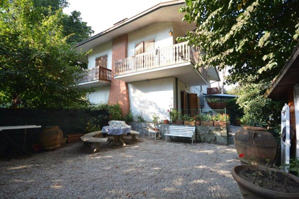 casa indipendente in vendita a Massa in zona Poveromo