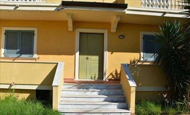 casa indipendente in vendita a Massa
