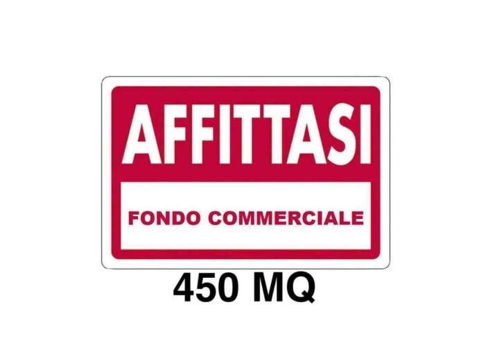 negozio in vendita a Massa in zona Centro Storico