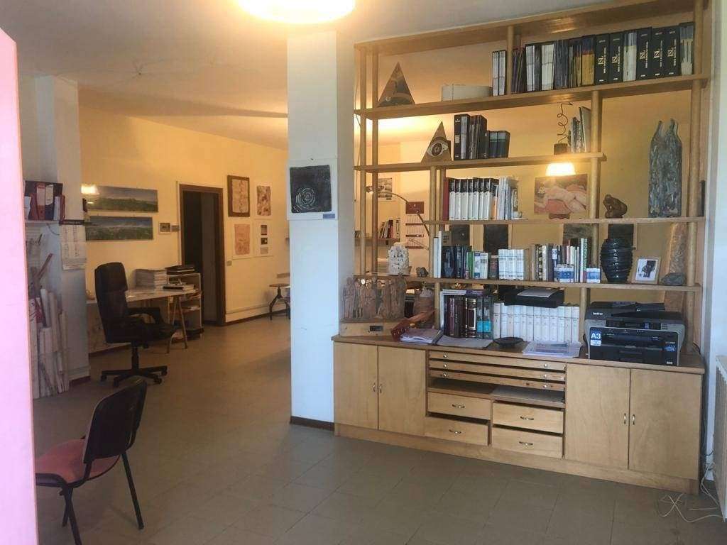 negozio in vendita a Massa