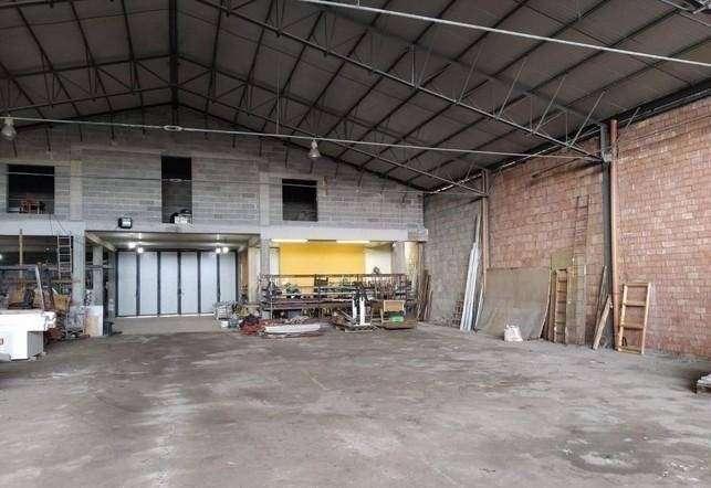 locale di sgombero in vendita a Massa