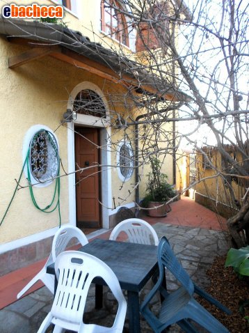 casa indipendente in vendita a Massa