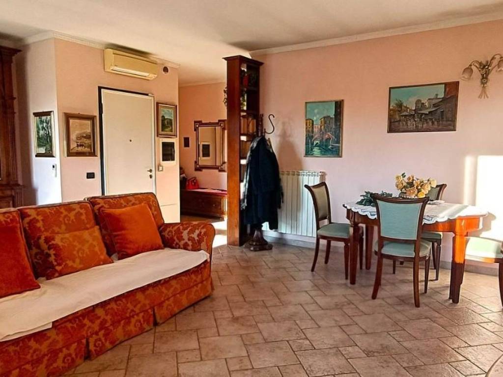 appartamento in vendita a Massa in zona Marina di Massa