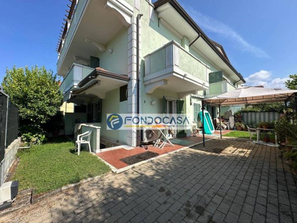 appartamento in vendita a Massa in zona Marina di Massa