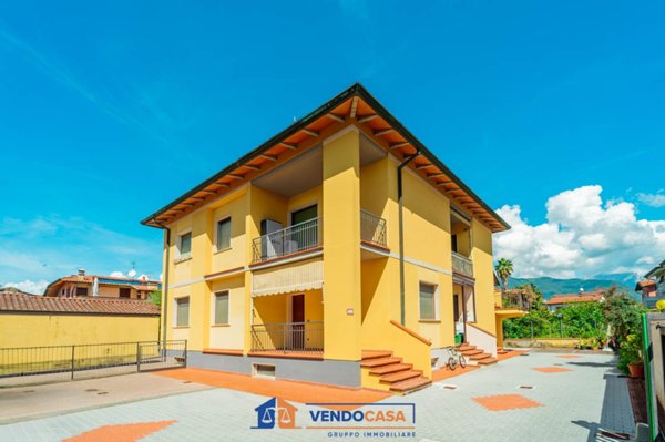 appartamento in vendita a Massa in zona Marina di Massa