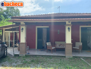appartamento in vendita a Massa in zona Marina dei Ronchi