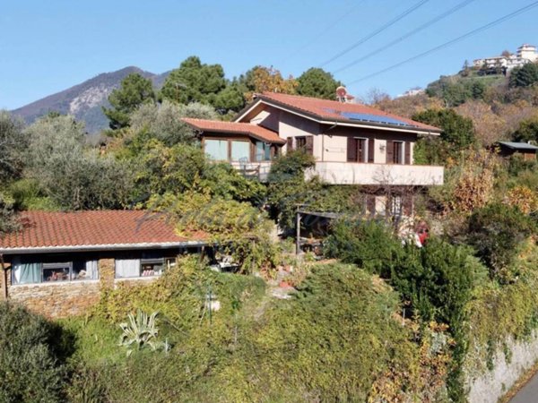 casa indipendente in vendita a Massa in zona Antona