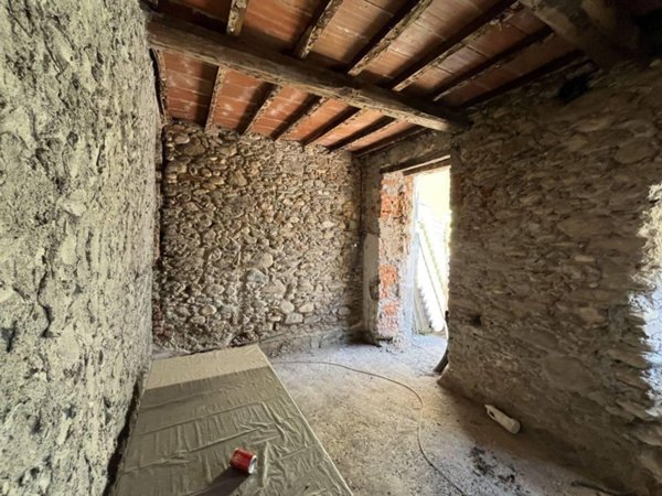 appartamento in vendita a Massa in zona Centro Storico