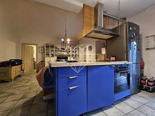 appartamento in vendita a Massa in zona Pariana