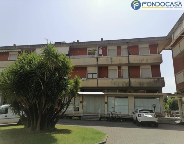appartamento in vendita a Massa in zona Marina di Massa