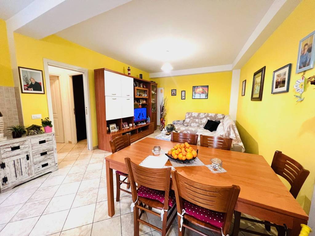 appartamento in vendita a Massa in zona Romagnano