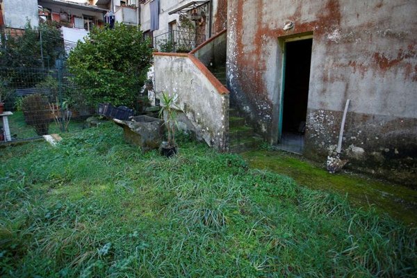 casa semindipendente in vendita a Massa in zona Canevara