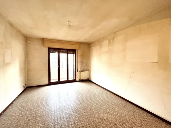 appartamento in vendita a Massa in zona Marina dei Ronchi