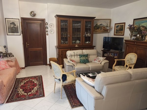 appartamento in vendita a Massa in zona Centro Storico