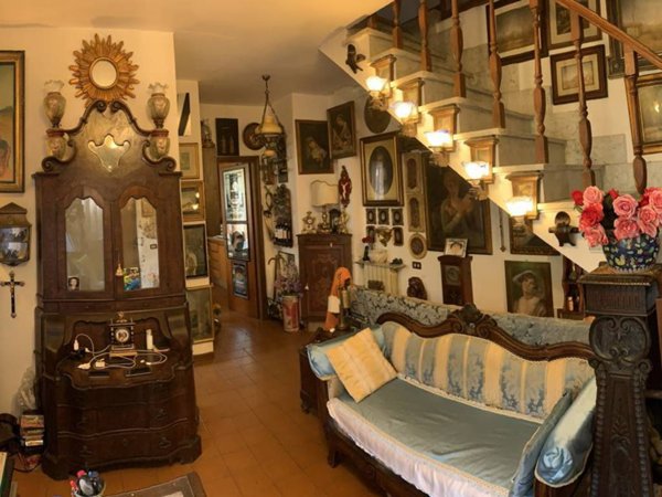 casa indipendente in vendita a Massa