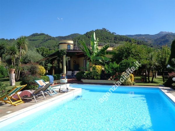 casa indipendente in vendita a Massa
