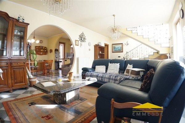 casa indipendente in vendita a Massa in zona Quercioli