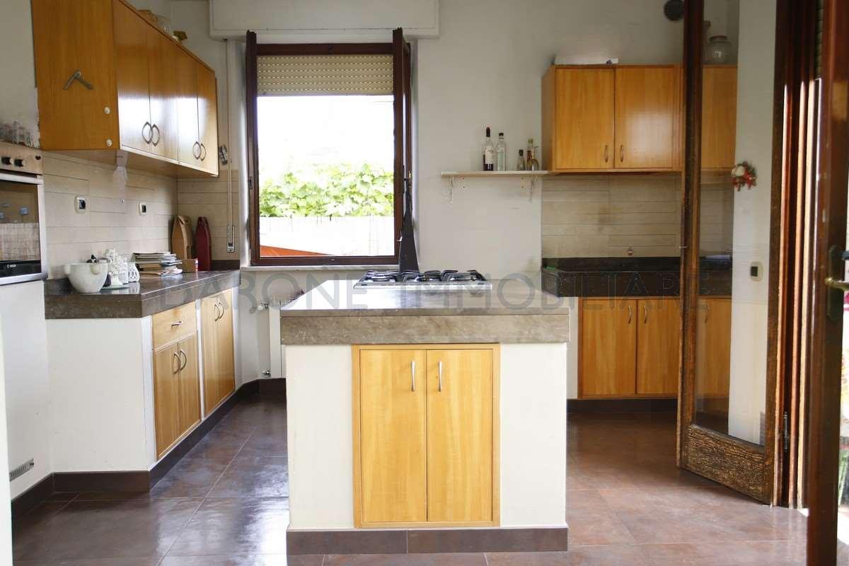 appartamento in vendita a Massa in zona Romagnano