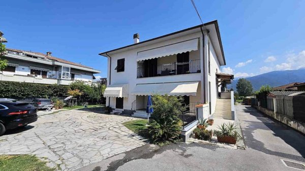 appartamento in vendita a Massa in zona Marina dei Ronchi