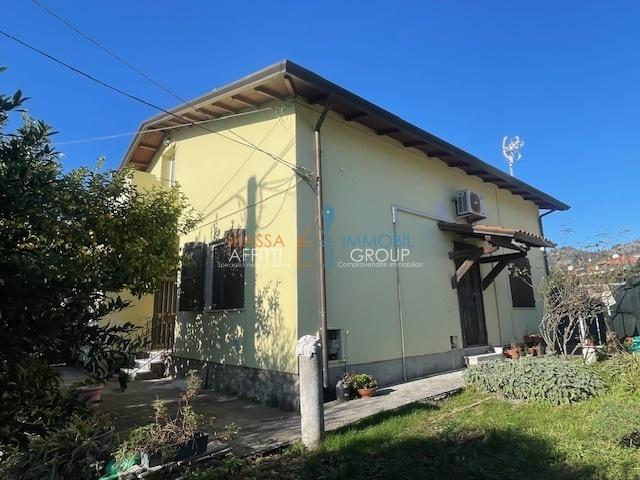 casa indipendente in vendita a Massa in zona Romagnano