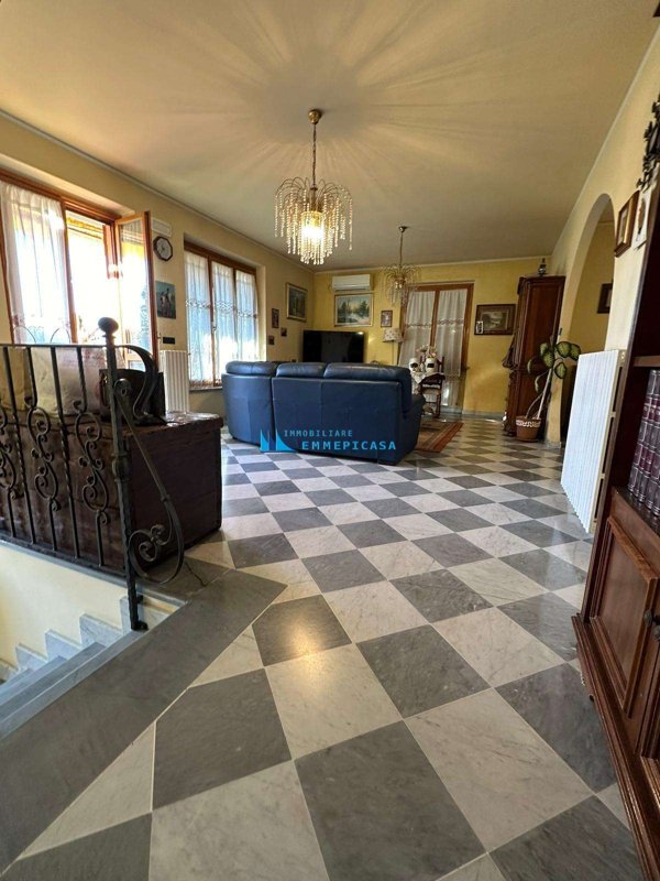 casa indipendente in vendita a Massa in zona Quercioli
