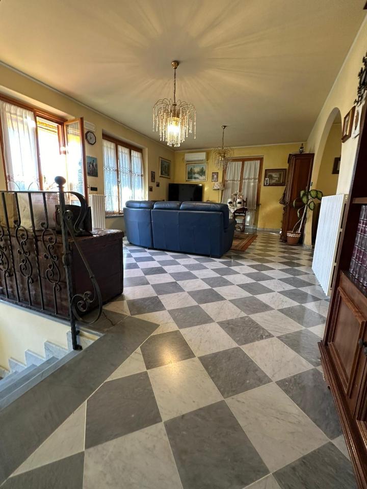 casa indipendente in vendita a Massa in zona Quercioli