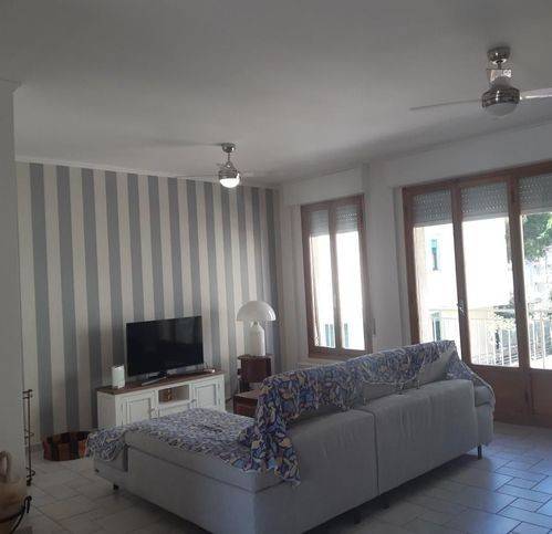 appartamento in vendita a Massa in zona Marina di Massa