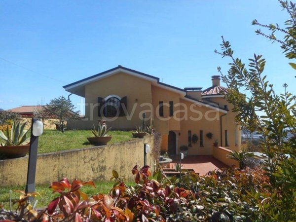 casa indipendente in vendita a Massa in zona Romagnano