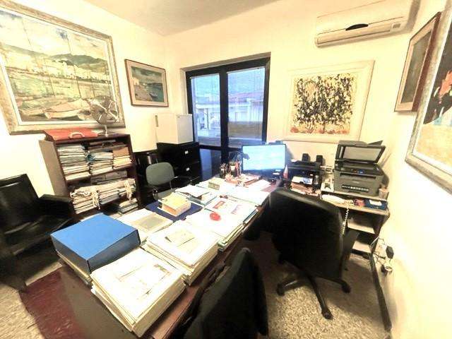 ufficio in vendita a Massa in zona Marina di Massa
