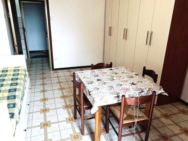 appartamento in vendita a Massa in zona Marina di Massa