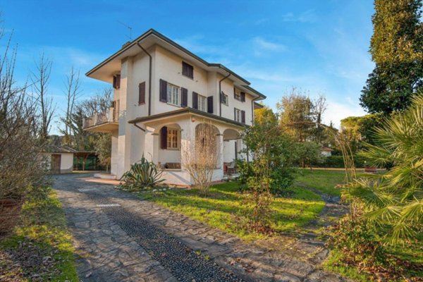 casa indipendente in vendita a Massa in zona Poveromo
