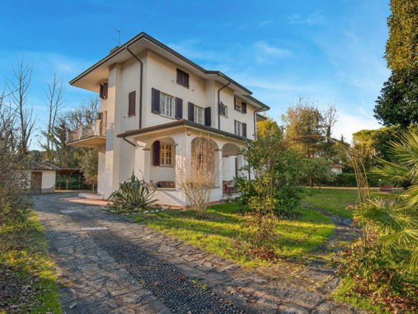 casa indipendente in vendita a Massa in zona Poveromo