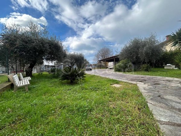 casa indipendente in vendita a Massa in zona Centro Storico