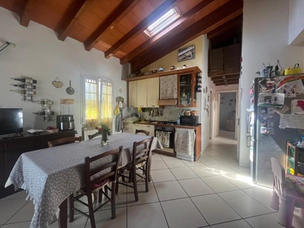 casa indipendente in vendita a Massa in zona Marina dei Ronchi