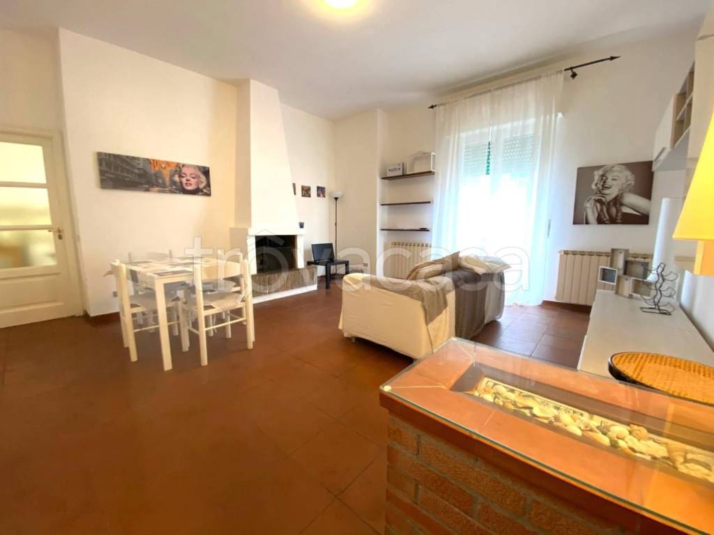 appartamento in vendita a Massa in zona Marina di Massa