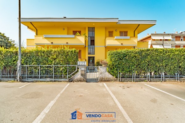 appartamento in vendita a Massa in zona Marina di Massa