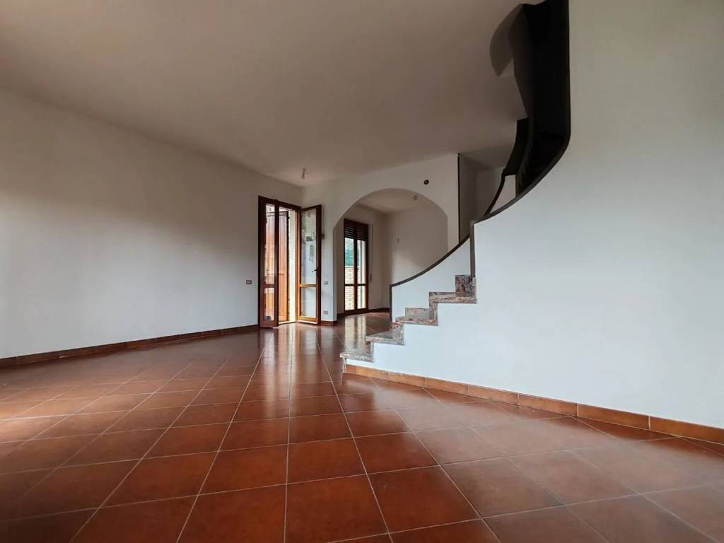 casa indipendente in vendita a Massa
