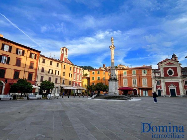 appartamento in vendita a Massa in zona Centro Storico
