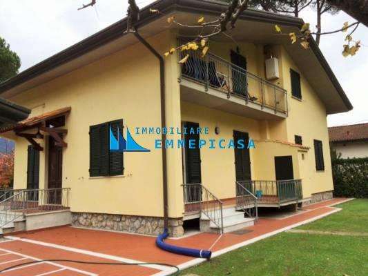 casa indipendente in vendita a Massa in zona Poveromo