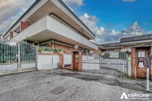 appartamento in vendita a Massa in zona Marina di Massa